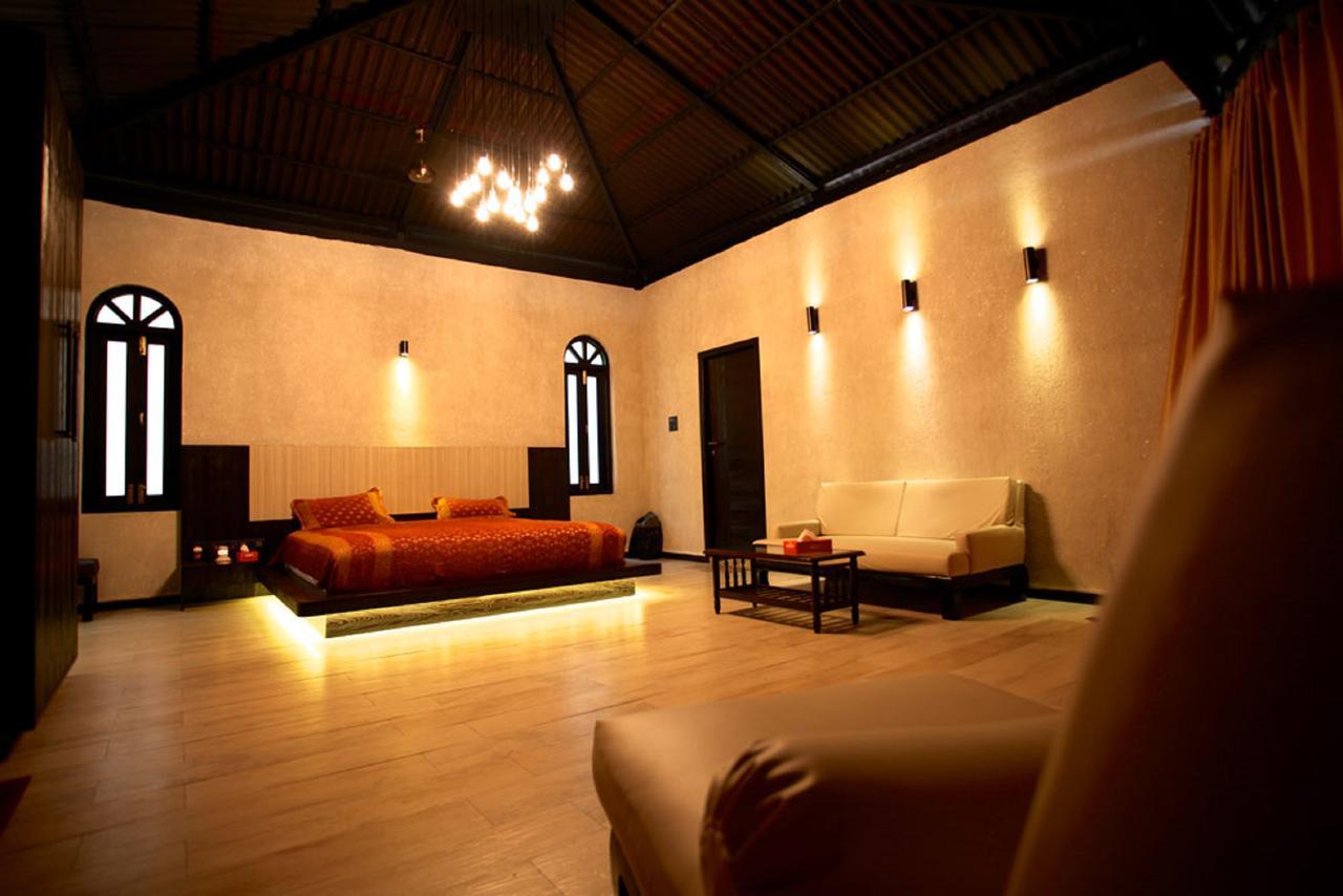 Kino Lakeside Chalet Hotell Lonavala Eksteriør bilde
